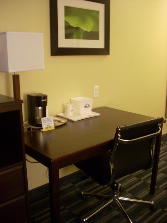 Days Inn & Suites By Wyndham Ozone Park/Jfk Airport نيو يورك المظهر الخارجي الصورة