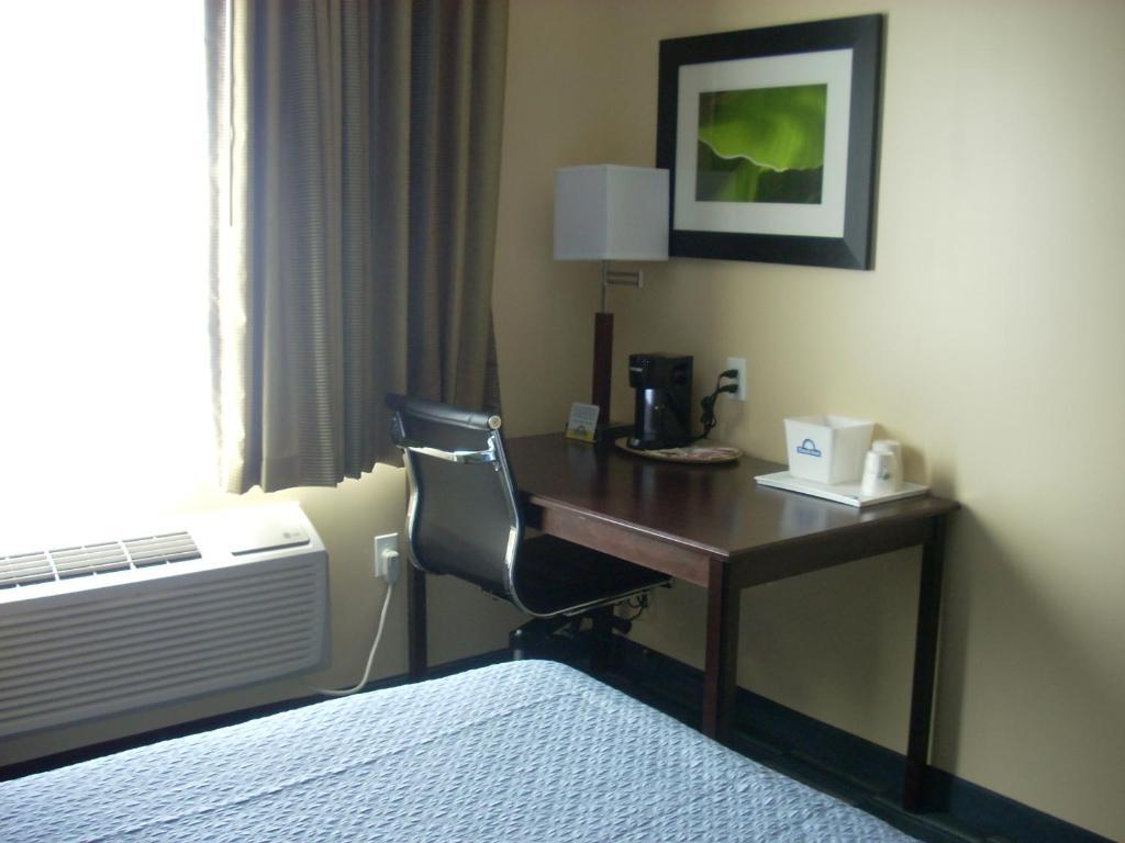 Days Inn & Suites By Wyndham Ozone Park/Jfk Airport نيو يورك المظهر الخارجي الصورة