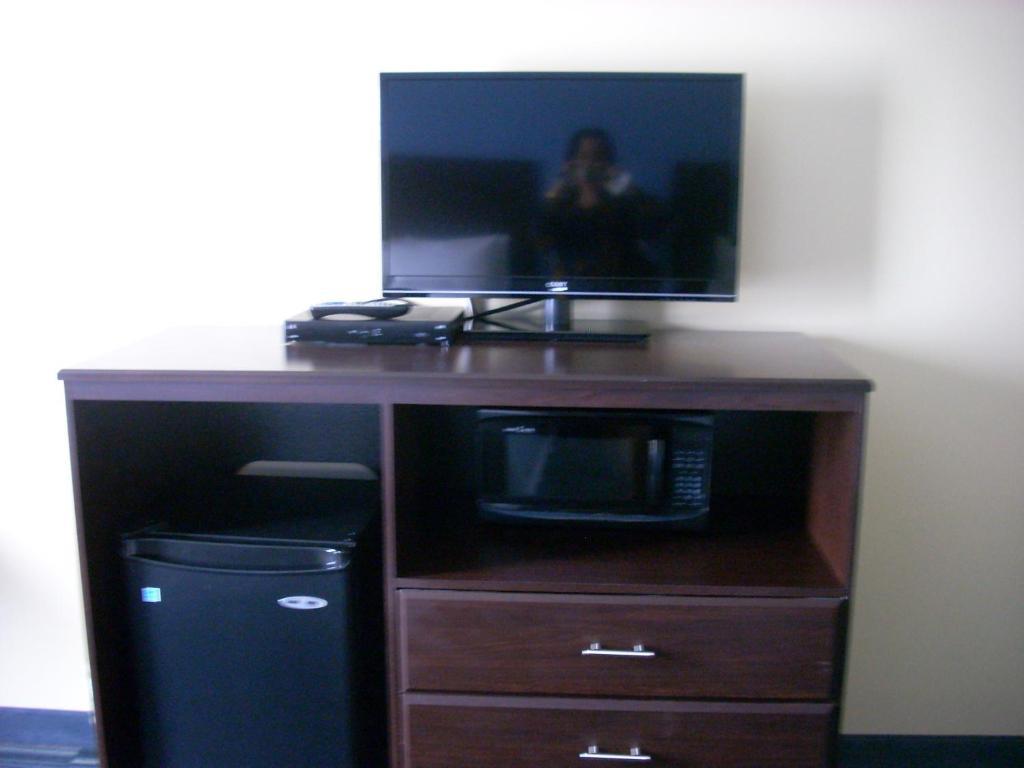 Days Inn & Suites By Wyndham Ozone Park/Jfk Airport نيو يورك المظهر الخارجي الصورة