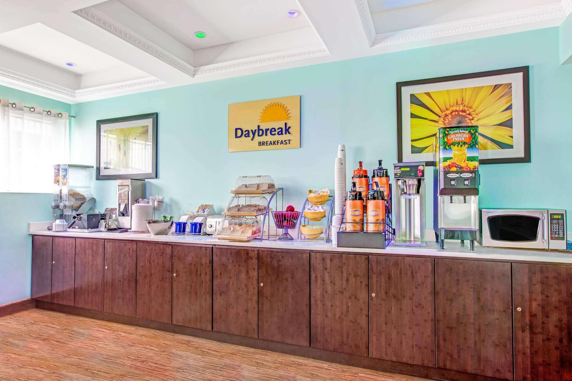 Days Inn & Suites By Wyndham Ozone Park/Jfk Airport نيو يورك المظهر الخارجي الصورة