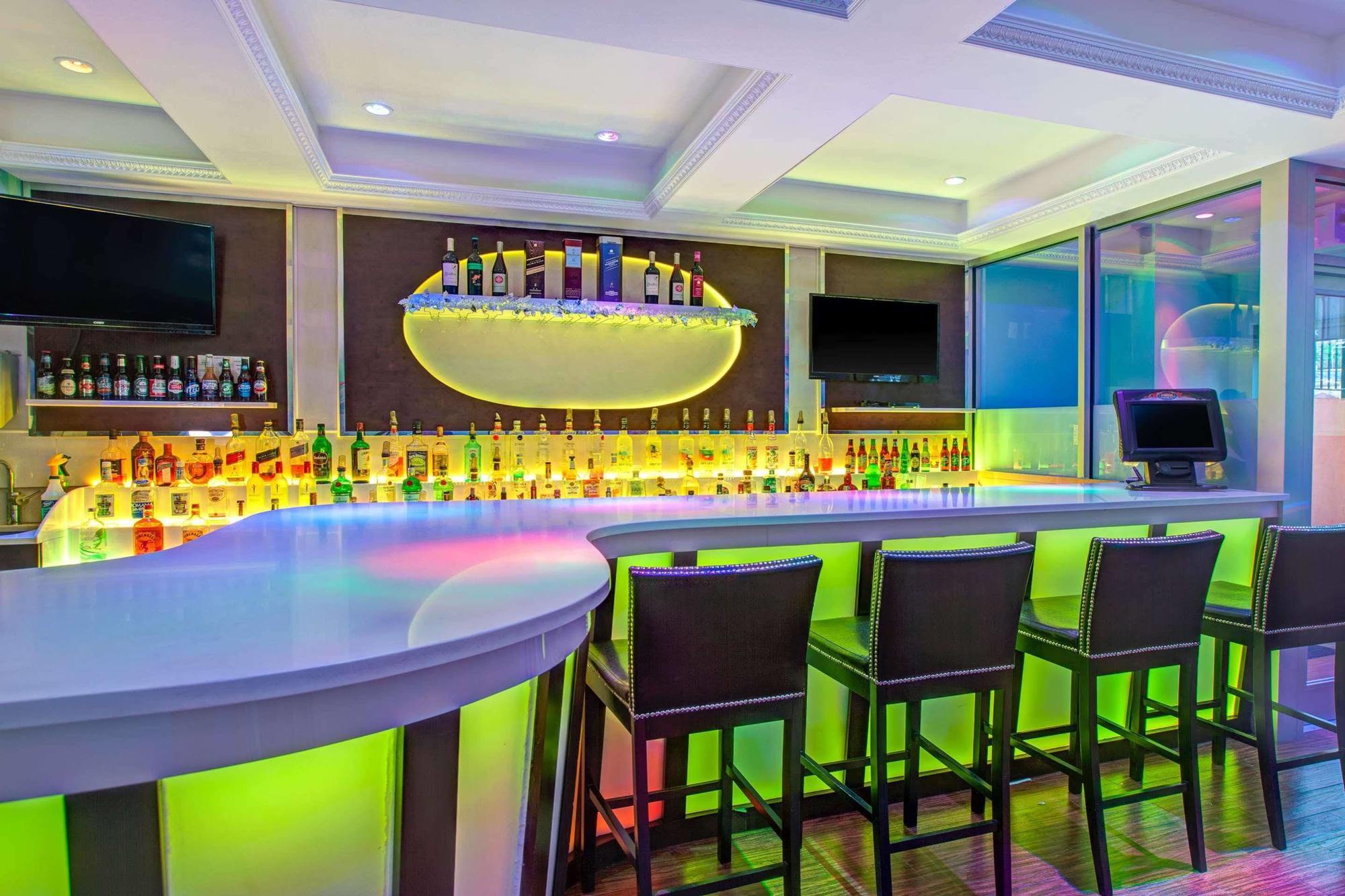 Days Inn & Suites By Wyndham Ozone Park/Jfk Airport نيو يورك المظهر الخارجي الصورة